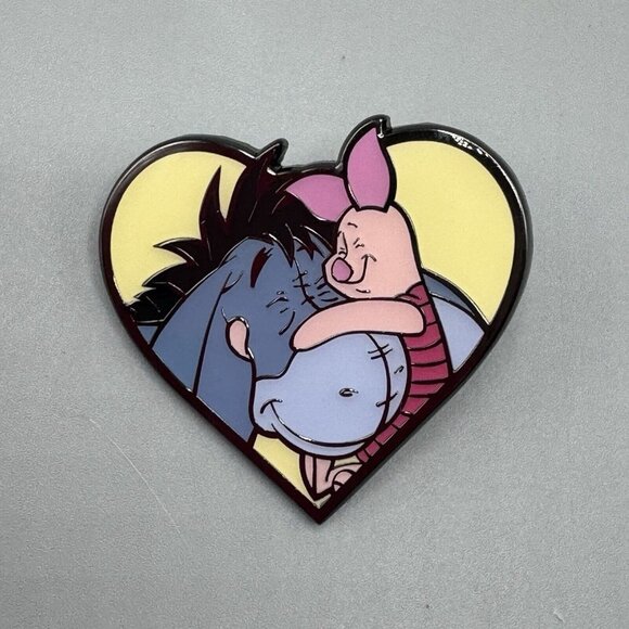 Loungefly Winnie The Pooh Hug Heart Blind Pin - EEYORE & PIGLET New Open Box - Picture 1 of 3